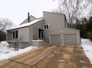 1126 Sunridge Dr, Madison, WI 53711