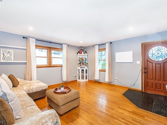 4th image of 127 Dukes Rd