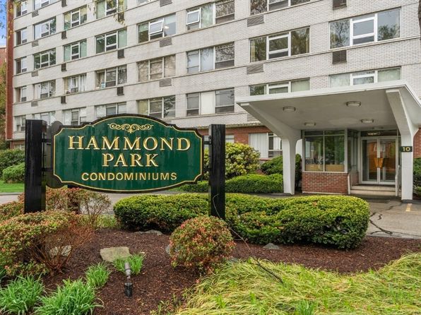 10 Hammond Pond Pkwy APT 305