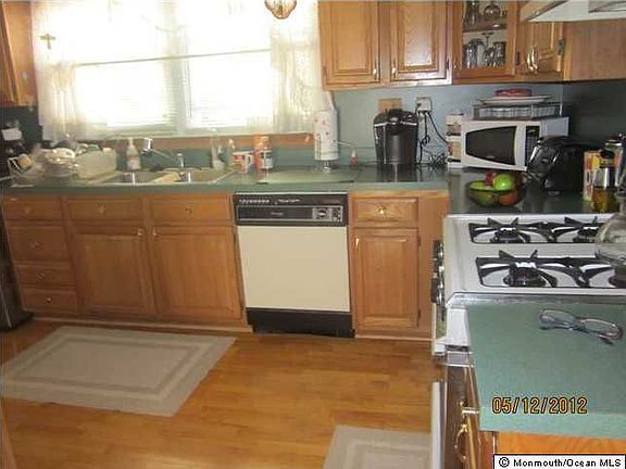 2nd image of 33 James St