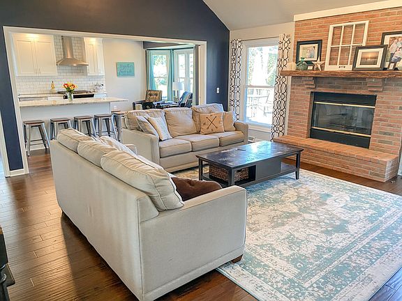 2nd image of 1301 Worthington Pl