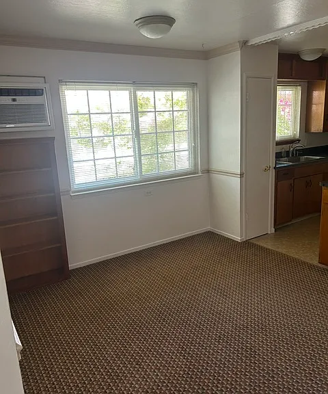 2523 G St #5 — Photo 7