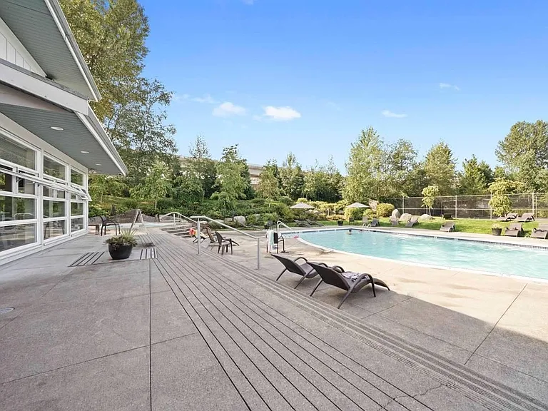 701 Klahanie Dr — Photo 13