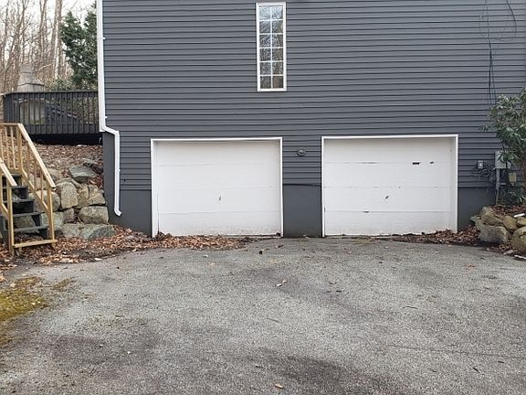 3rd image of 14 Bel Air Dr