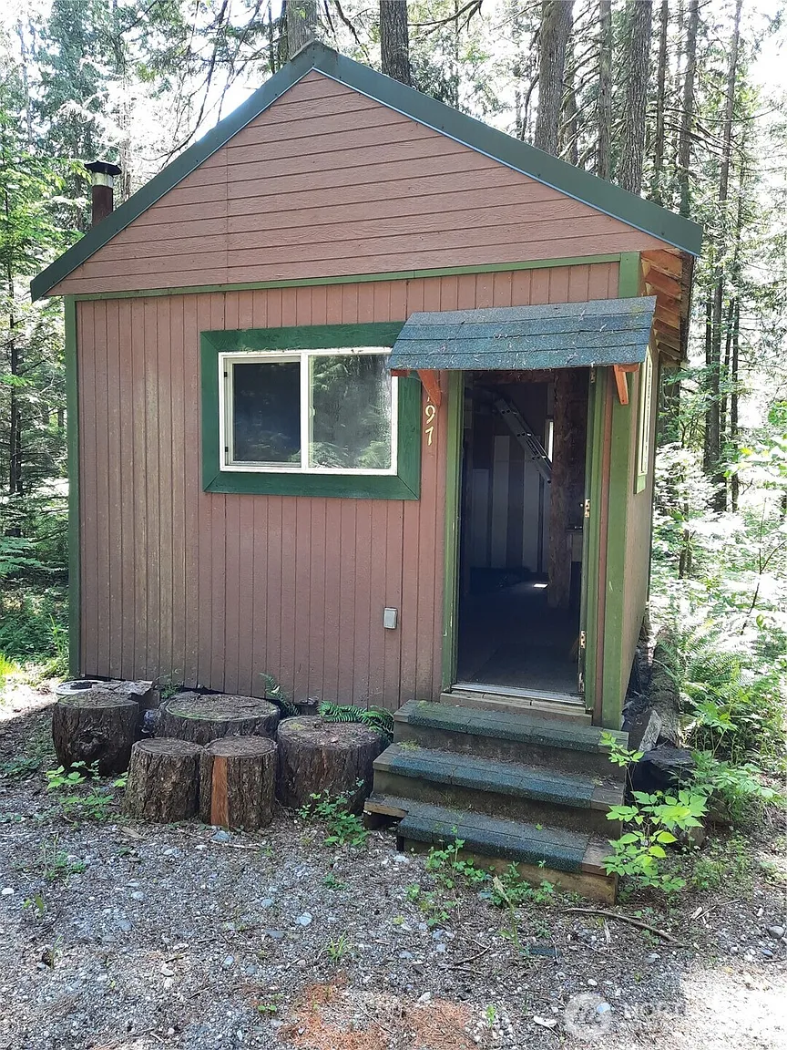 197 Cascade River Road photo 1