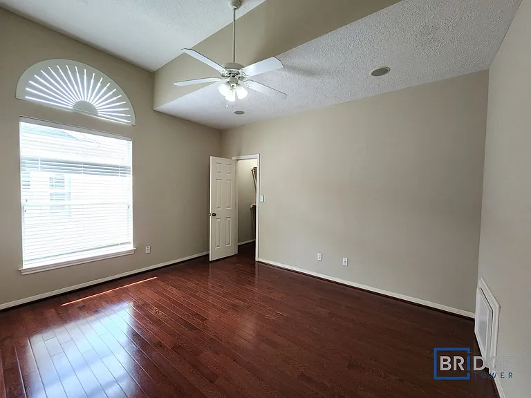 319 Birdsall St — Photo 16