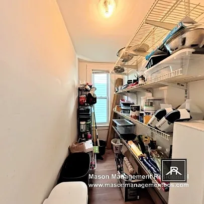 3 bed, 1.0 bath, 1000 sqft, $3,500 — Photo 3