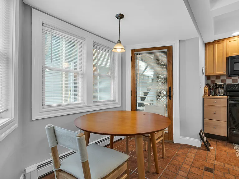 495 E 7th St #1 — Photo 5