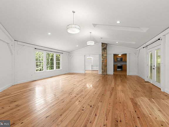 3rd image of 4224 Roop Rd
