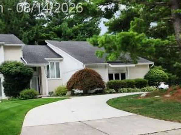 28740 Appleblossom Ln, Farmington Hills, MI 48331