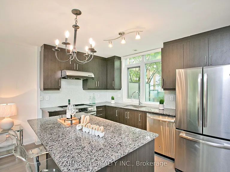 26 Churchill Ave #Townhouse 120 — Photo 16