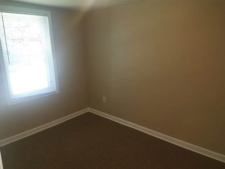 916 N Hill St — Photo 6