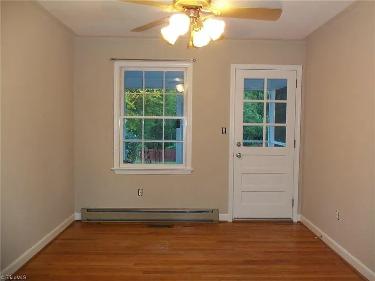 4224 Robinhood Rd — Photo 8