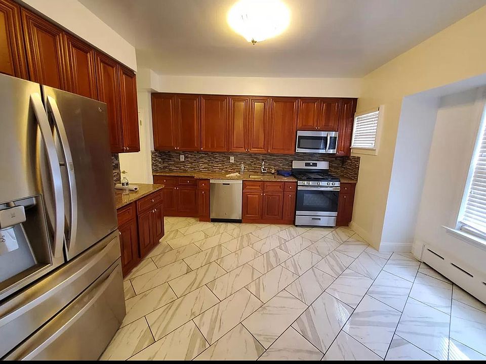 1st image of 1049 Wilcox Ave #2