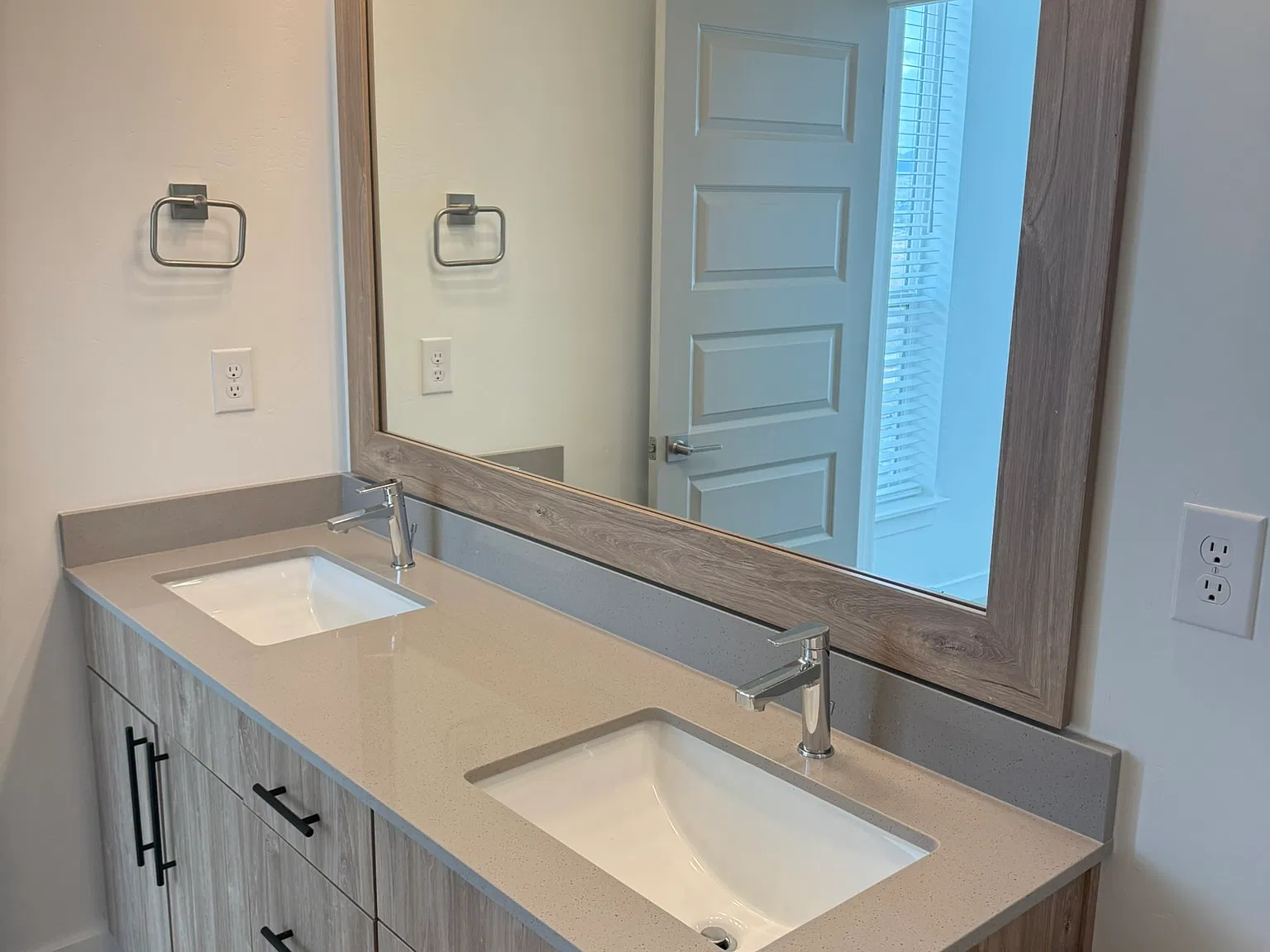 3 bed, 2.5 bath, 1672 sqft, $2,634 — Photo 4