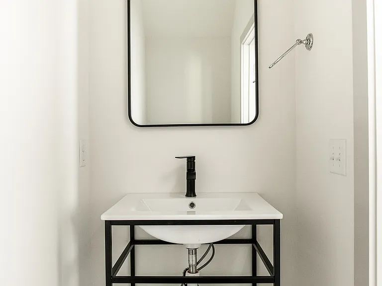 109 Stringer St #101 — Photo 26
