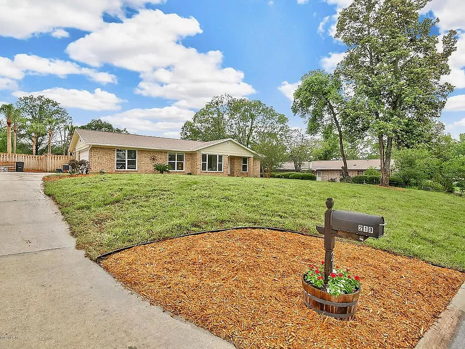 219 Foxridge Rd
