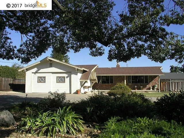 1831 Parsons Ln photo 1