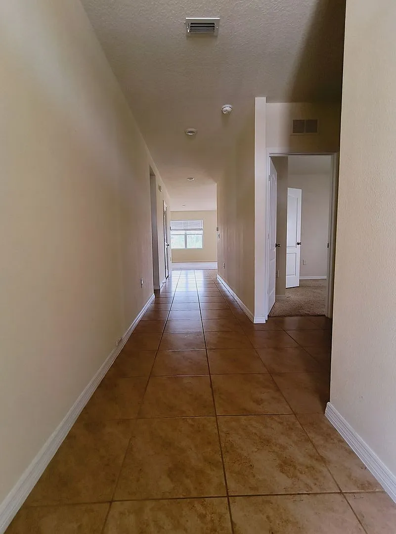 $500 Off The Rent On Second Month Beautiful 4 Bedroom, 2 Bath Single Family Home For Rent — Photo 4