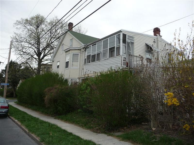 2nd image of 900 Norwood St