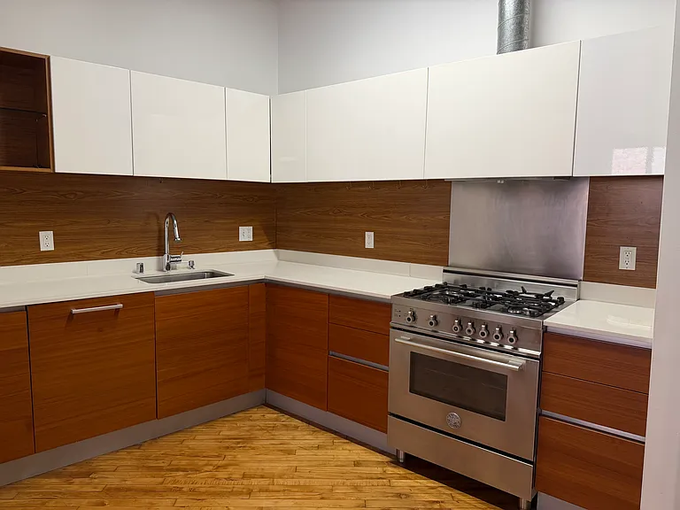 712 S Santa Fe Ave #203 — Photo 2