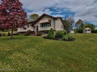 1024 W Oak St, Old Forge, PA 18518