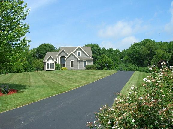 2nd image of W384N7439 Cottonwood Ct