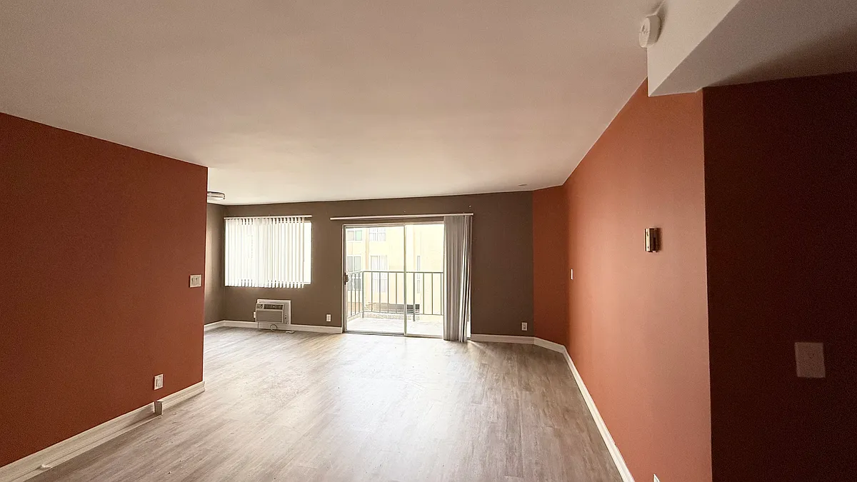 Building Photo - 1209 N Kings Rd #209