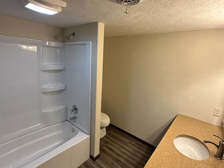 1010 E 3rd St #2 — Photo 7