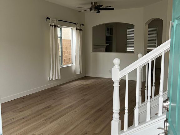 Entry/living room 1
