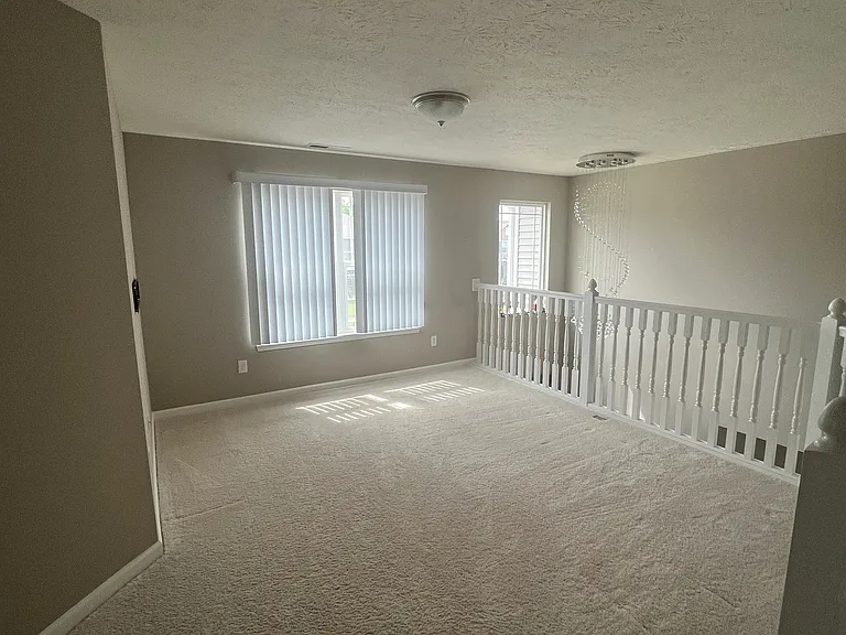 1873 Doncaster Dr — Photo 3