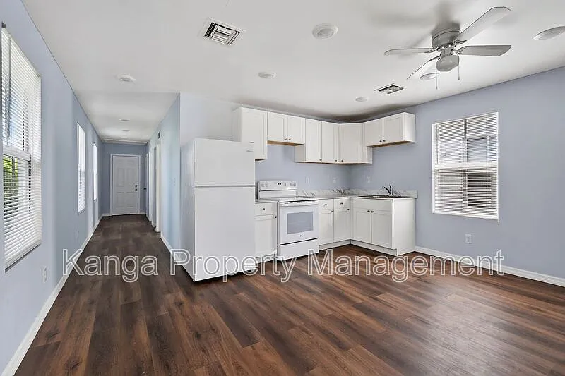 2 bed, 1.0 bath, $1,600 — Photo 1