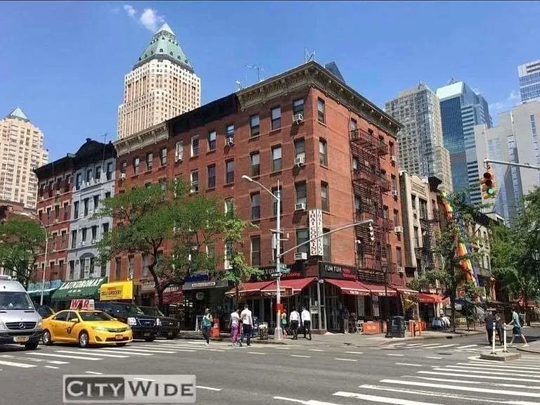 443 W 51st St #1R — Photo 9