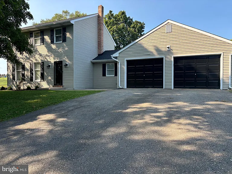 23 Sherrard Dr — Photo 1