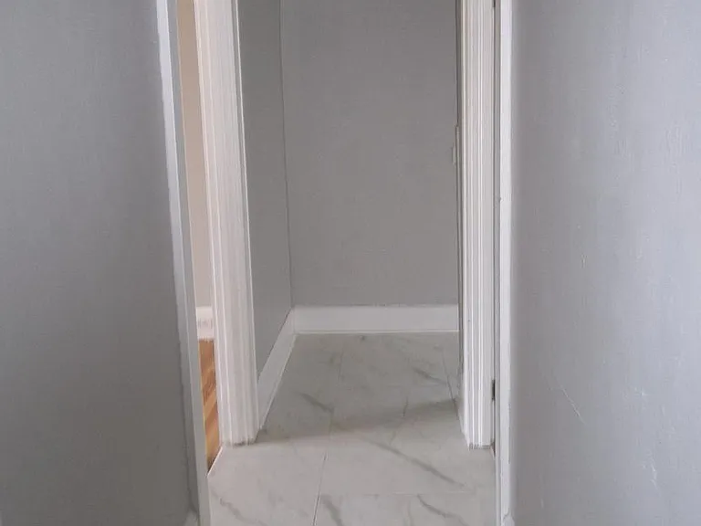 221 W 9th St — Photo 24
