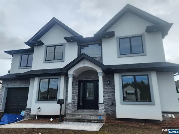 316 Hayes Dr, Saddle Brook, NJ 07663