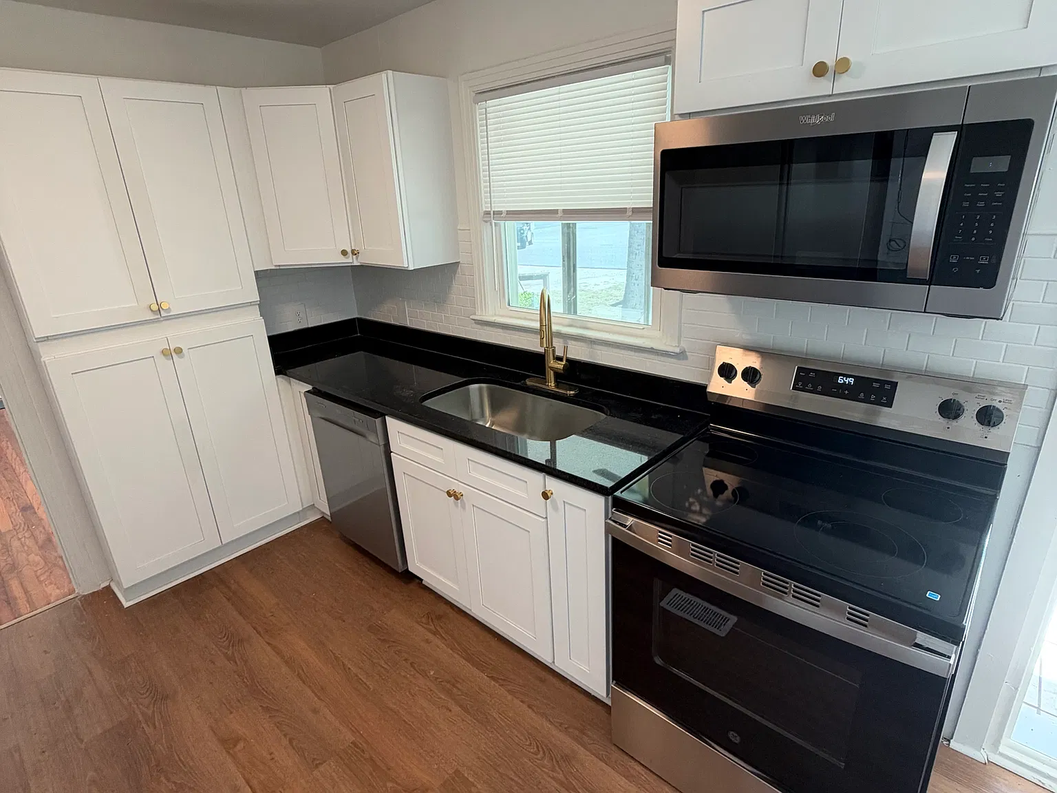3 bed, 1300 sqft, $2,500 — Photo 2