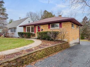 5712 Washington St, Downers Grove, IL 60516