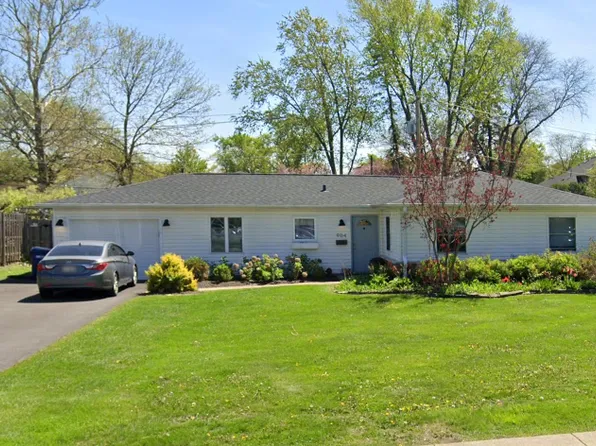 904 Bridle Ln, Wheaton, IL 60187