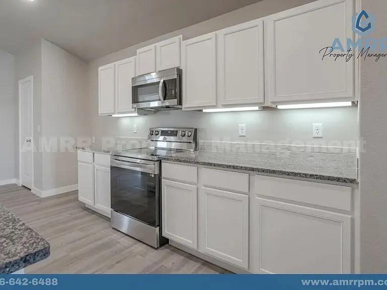 7216 East Cres #99-1/2 — Photo 7
