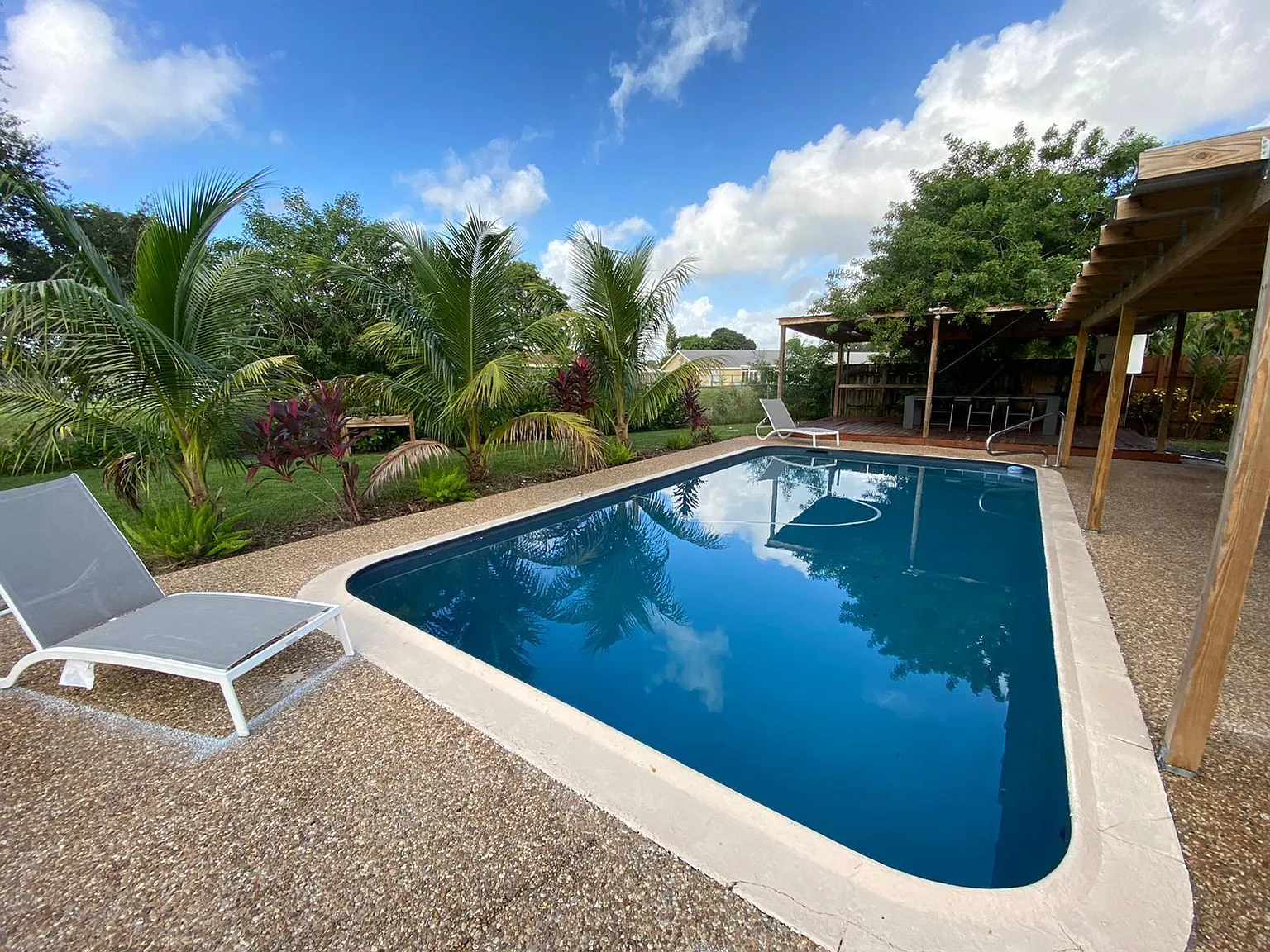 3 bed, 2.0 bath, 1196 sqft, $3,850 — Photo 1
