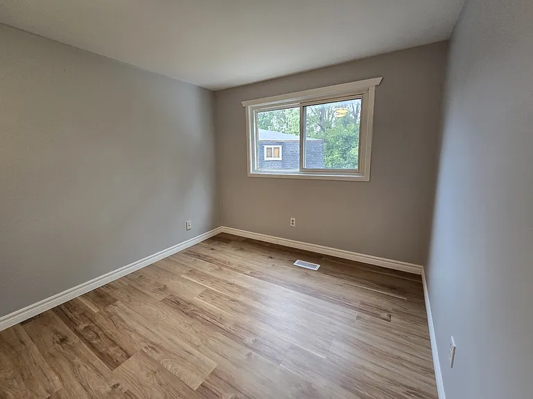 12 Pearl Cres #3 — Photo 7