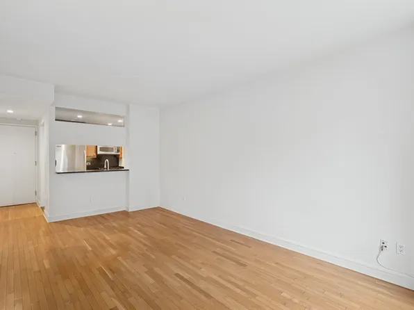 120 Riverside Boulevard image 4 of 24