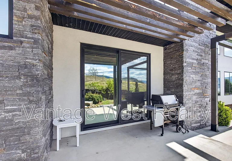 3859 Carrall Rd #1 — Photo 53