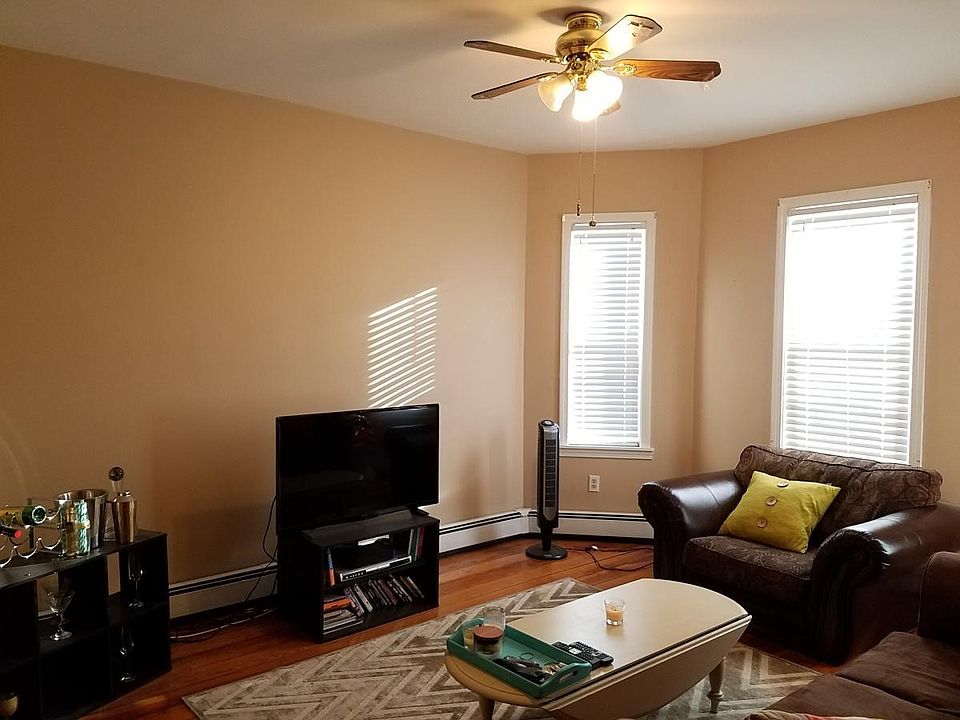 2nd image of 650 Dorchester Ave APT 1R