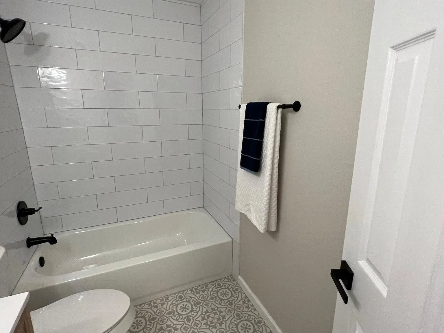 3 bed, 1258 sqft, $1,900 — Photo 2