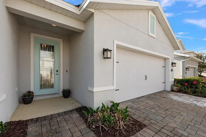 4 bed, 2.0 bath, 1818 sqft, $2,300 — Photo 2