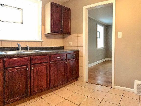 3rd image of 10153 S Bensley Ave