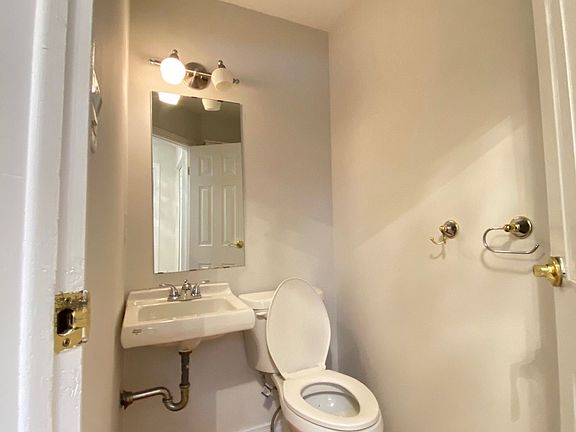 4th image of 1786 Attawandaron Rd #36