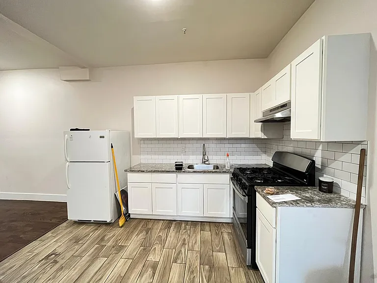 233 Martin Luther King Dr #19E — Photo 4